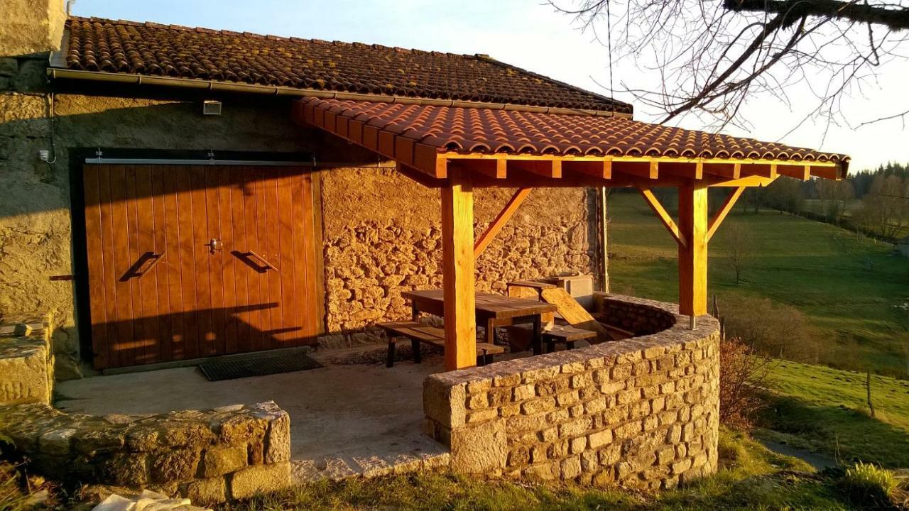 Gite " Oree Des Bois" Vertolaye Экстерьер фото